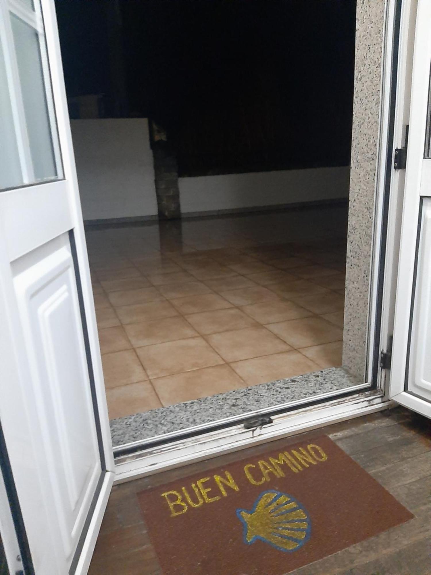Albergue Berce Do Camino ตริอากาสเตลา ภายนอก รูปภาพ